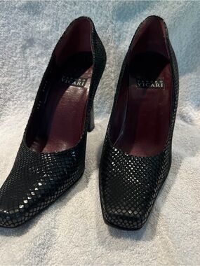 Sandro Vicari/Vero Cuoio Vintage Black Snake-Embossed Leather Pumps